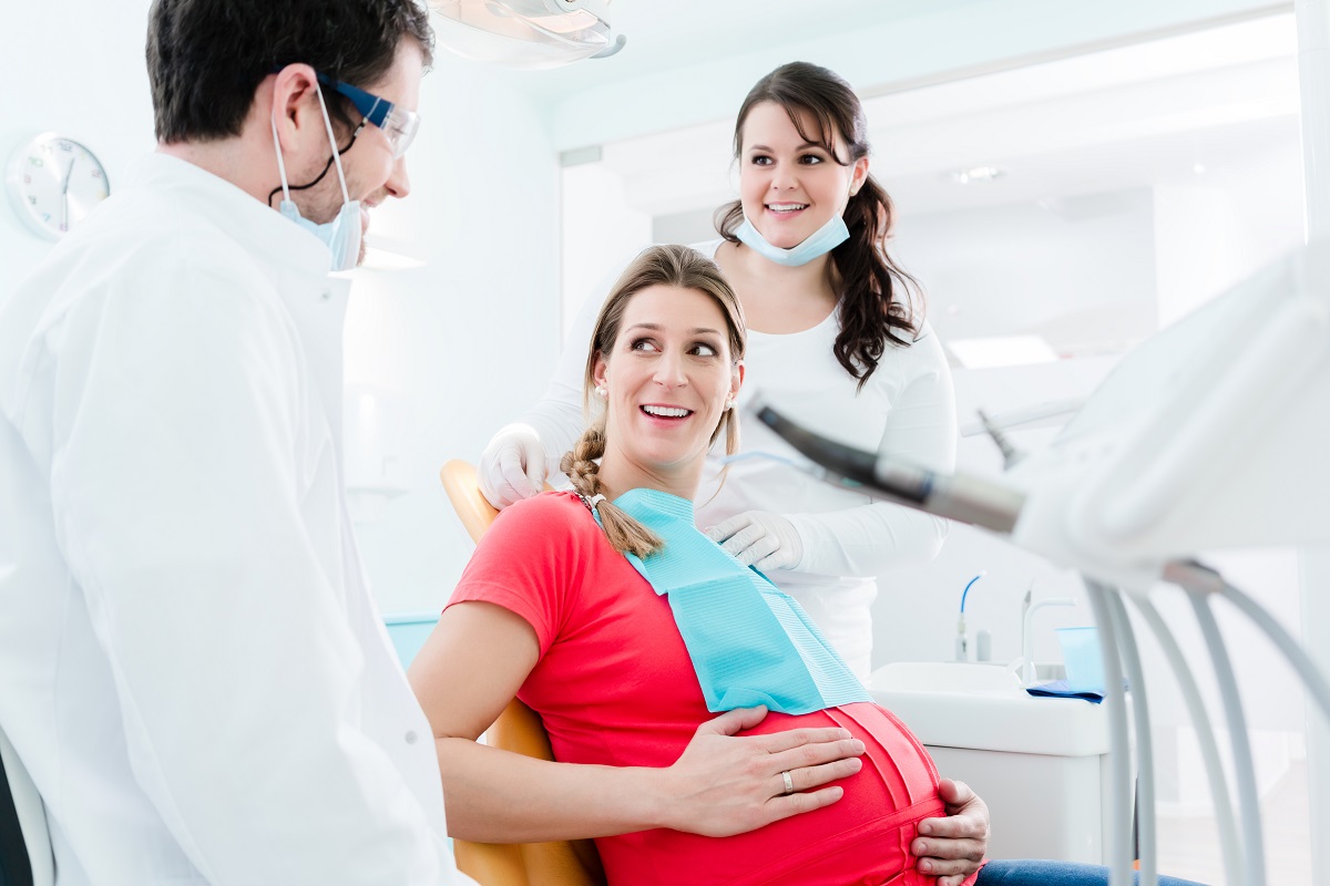pregnant woman is visiting her dentist