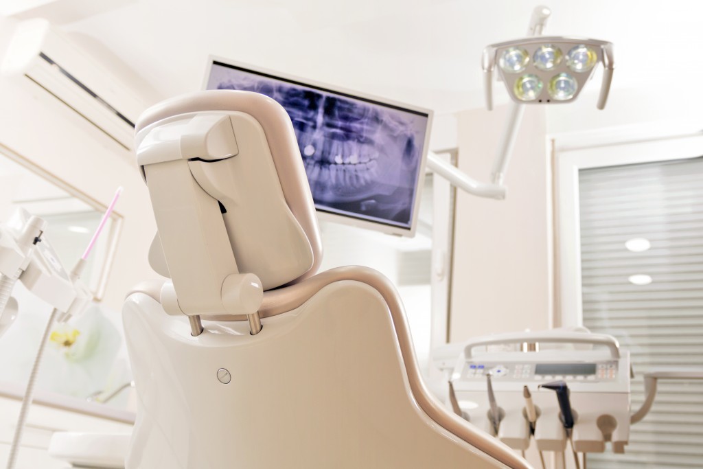 dentist chair with x-ray screen