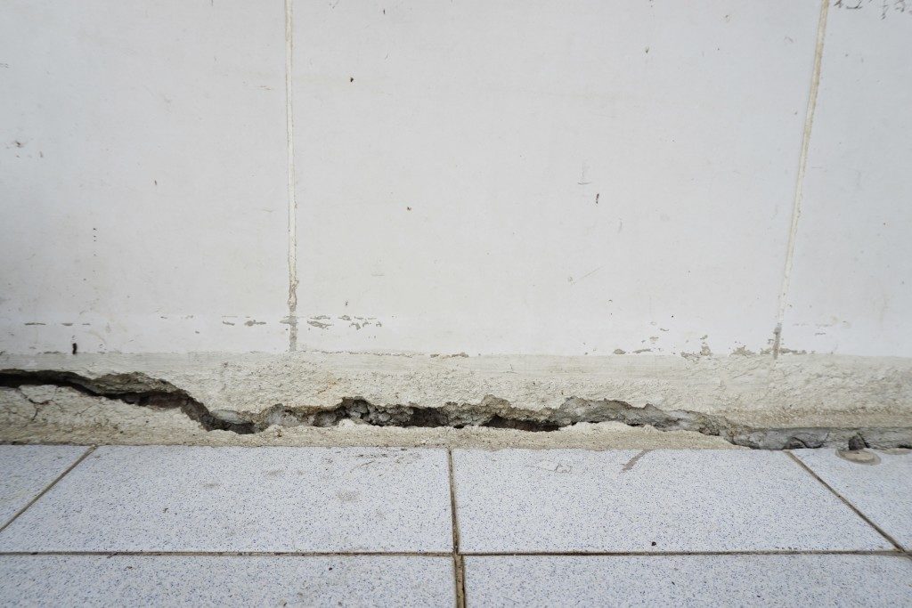 why is your concrete having cracks