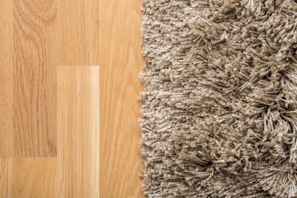 Fluffy carpet on laminate floor