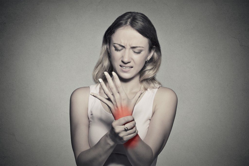 woman suffering from carpal tunnel syndrome