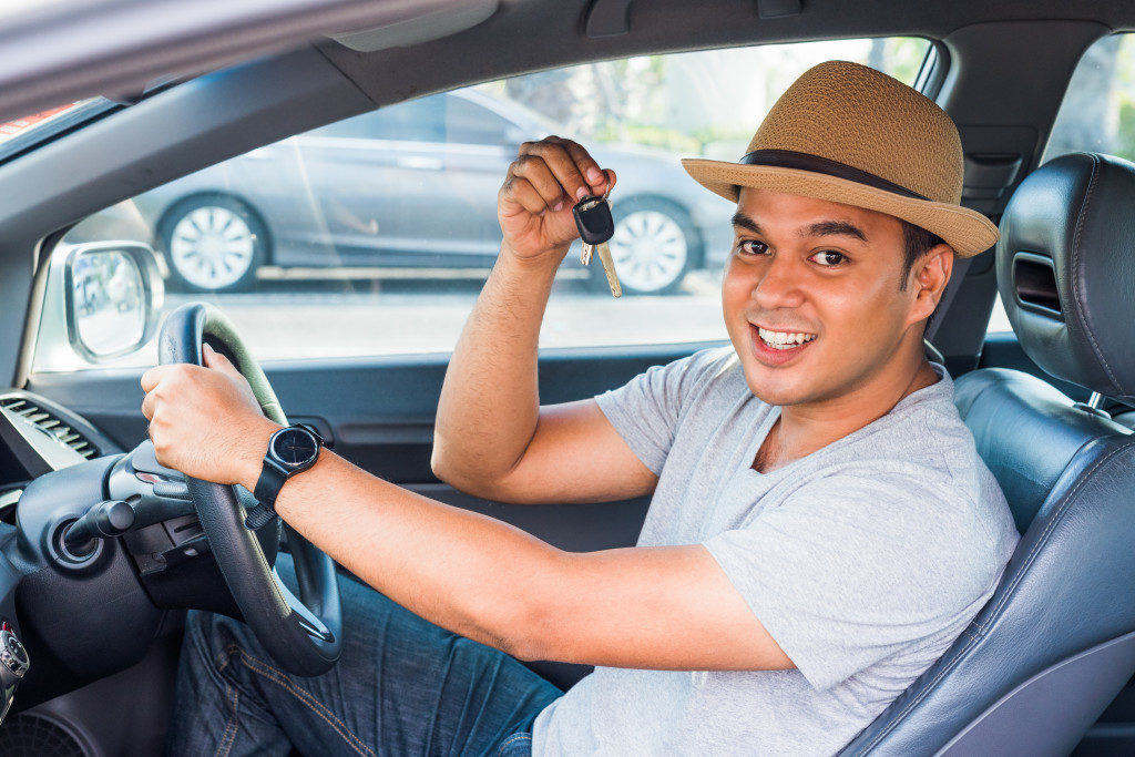 man holding keys to car