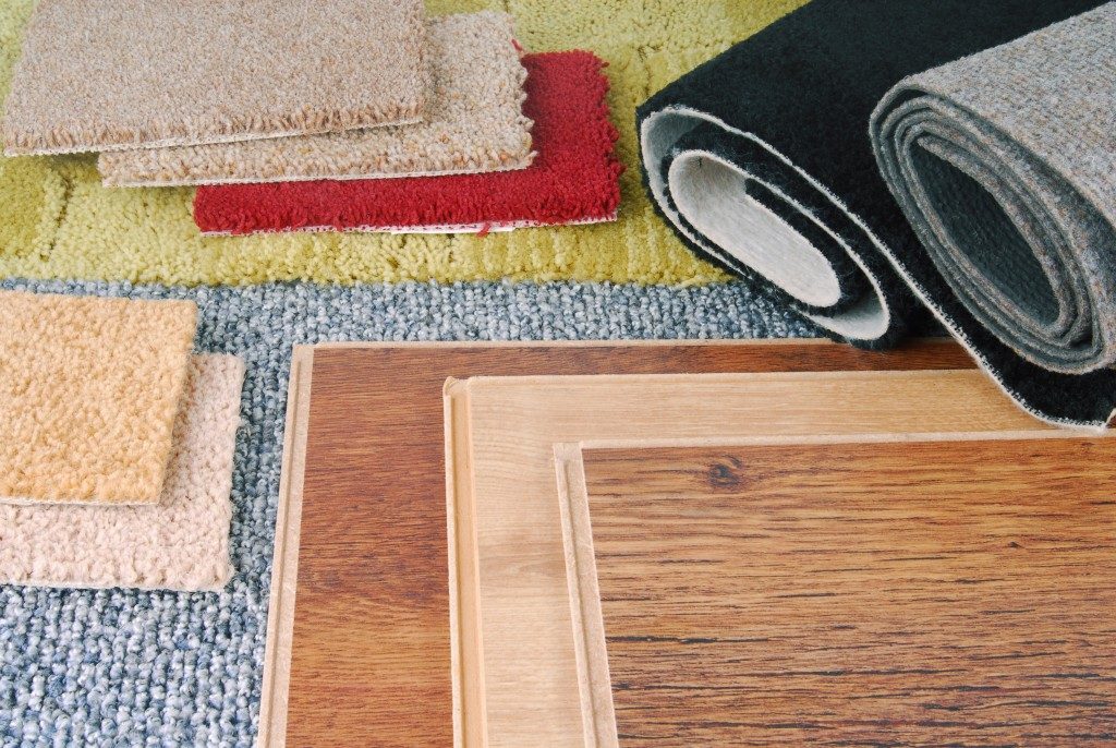 rug and wooden tiles