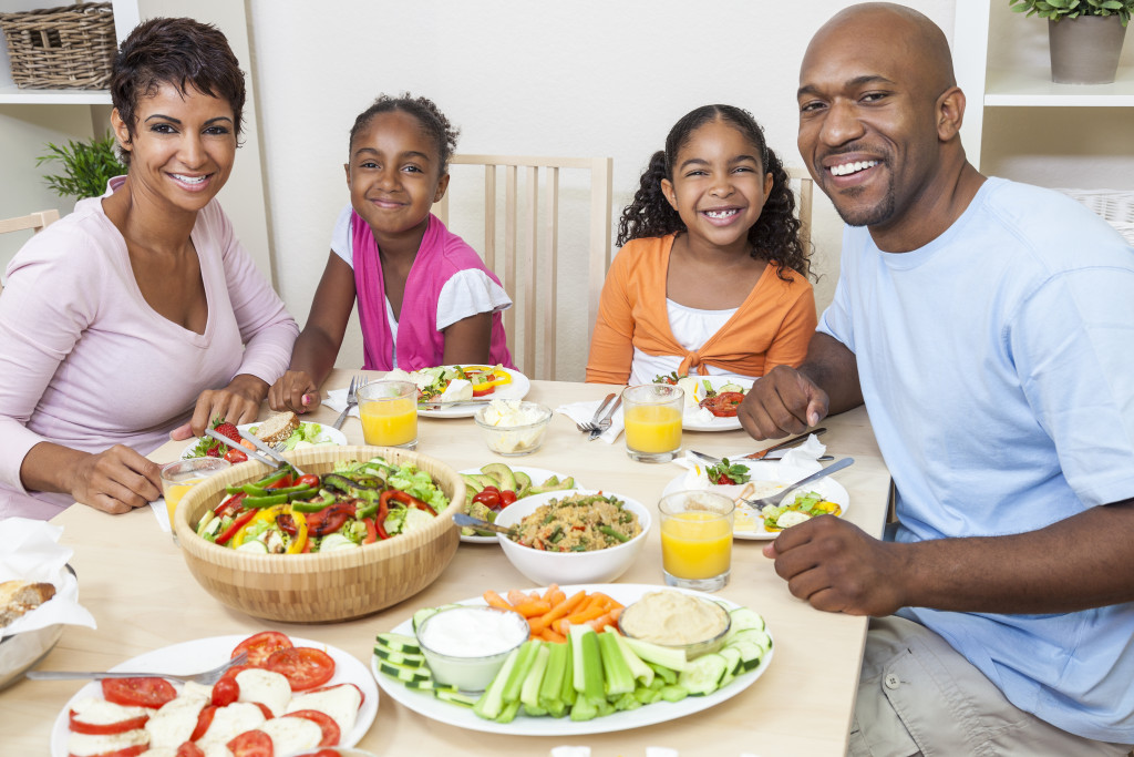 family eating a healthy